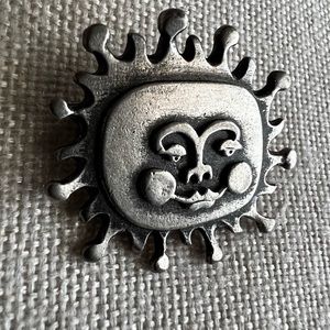 METZKE PEWTER SUN FACE PIN 1980s authentic vintage modernist brooch Rare find